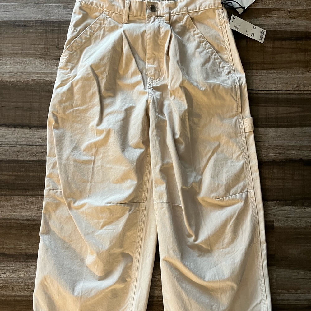 BDG women's cropped wide leg cargo khaki pants size 2 runs big nwt